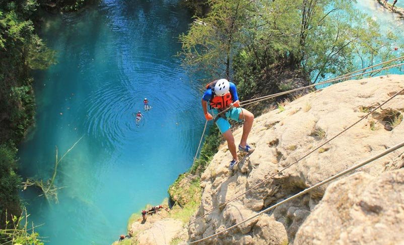 Tour extremo de Rappel por Cascadas en Alajuela